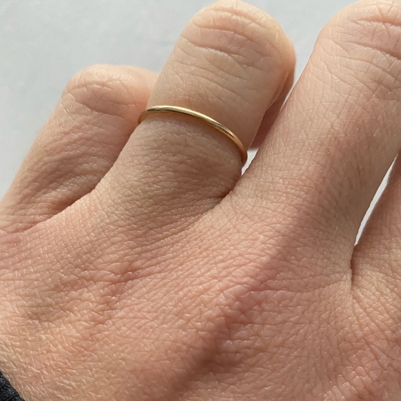 GOLD plated thin wedding band. - Picture 1 of 2